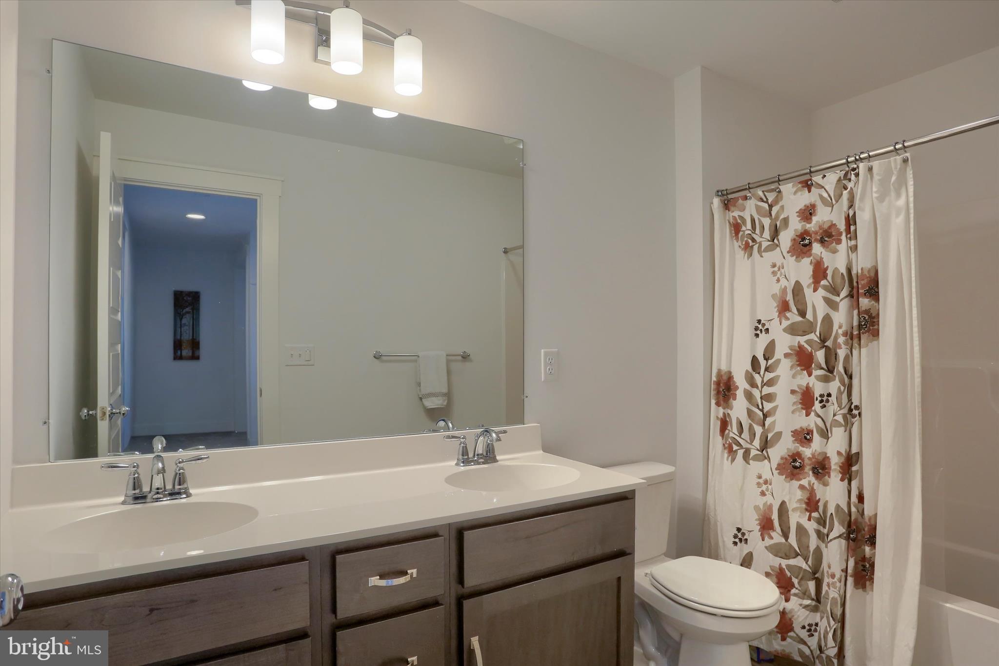 DANBURY GLEN - Residential