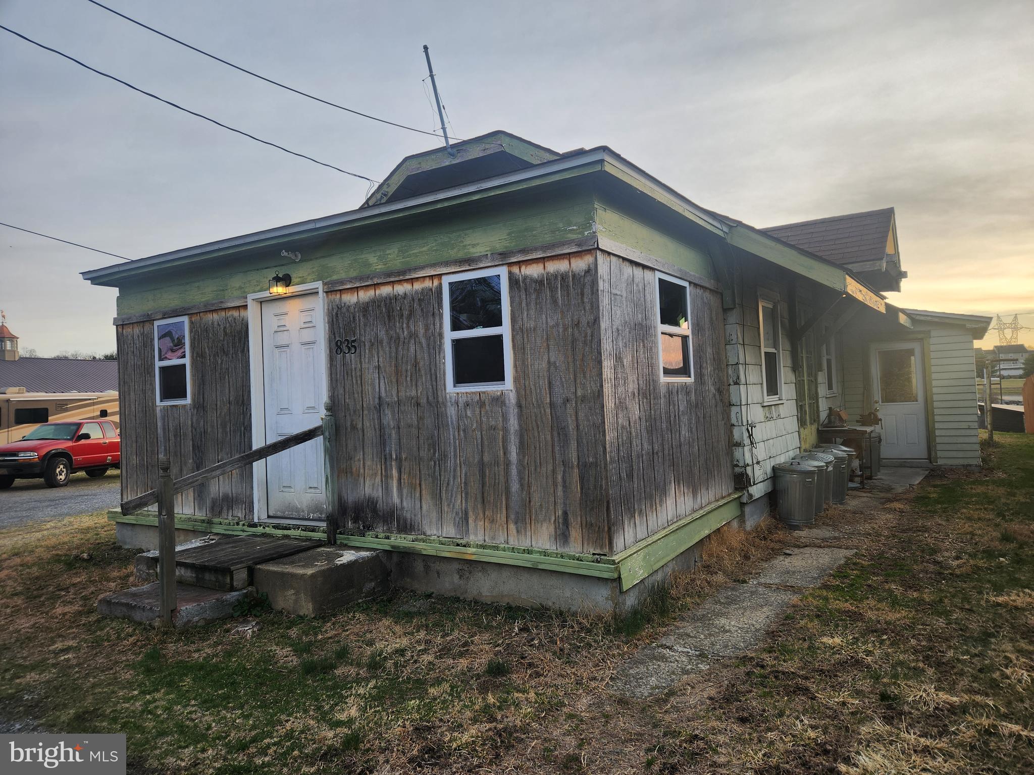 835 CONESTOGA AVENUE