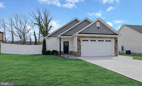 Homes For Sale - 153 Emberly Court<br/> Lynchburg City County, LYNCHBURG, VA 24502