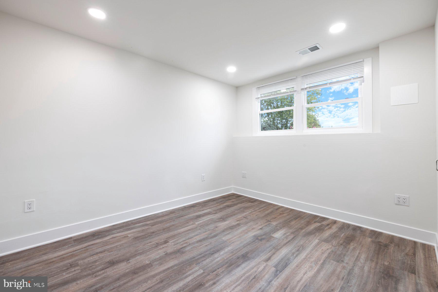 MIDDLETOWN - Residential