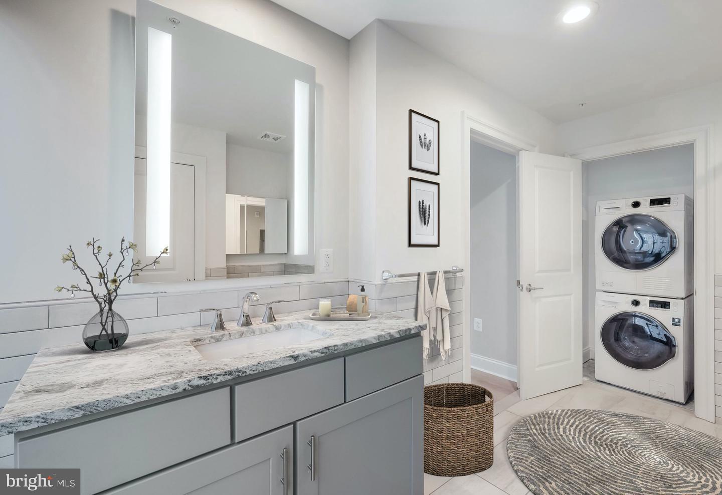 LOGAN SQUARE - Residential Lease