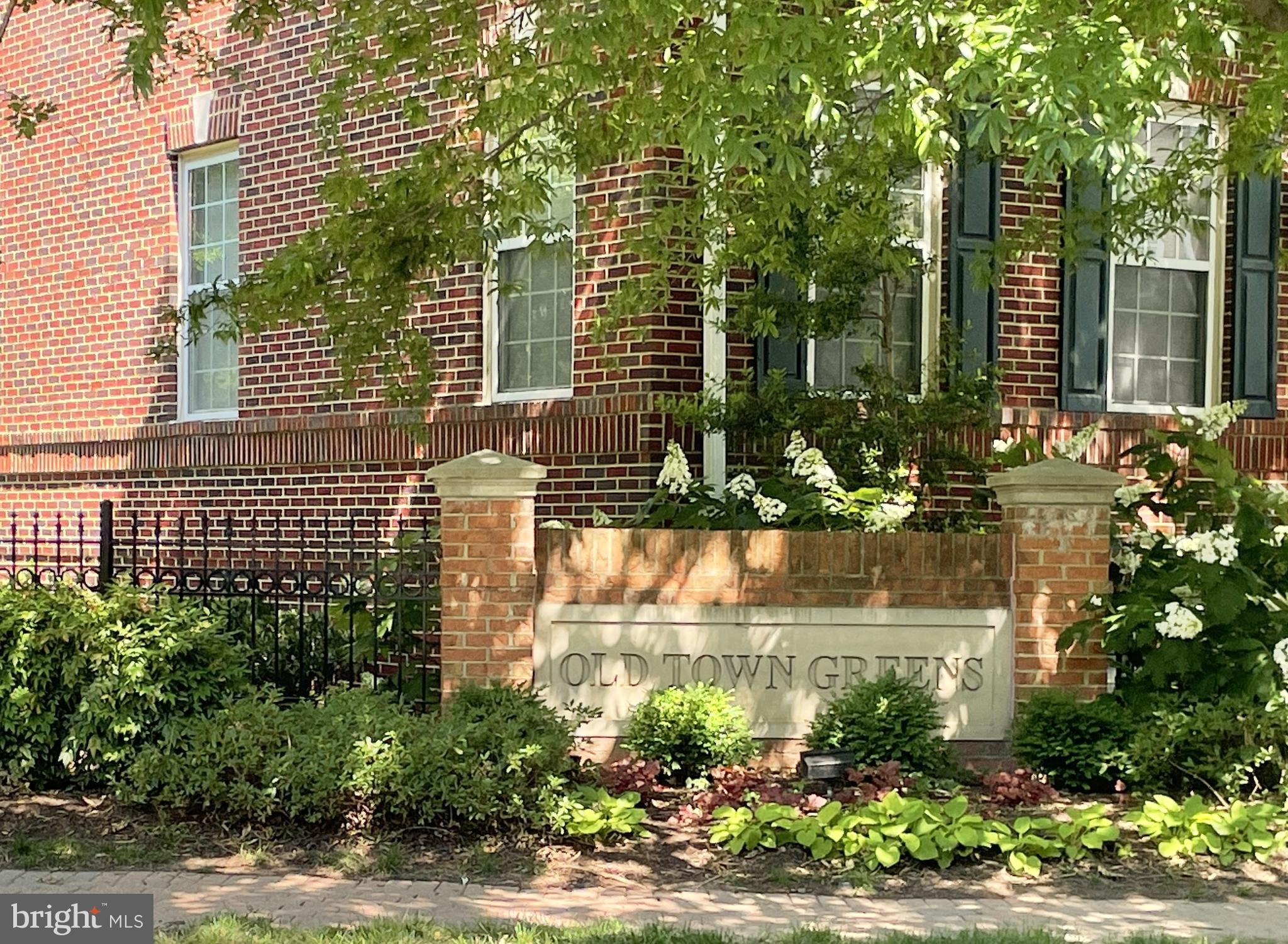 OLD TOWN GREENS - Residential Lease