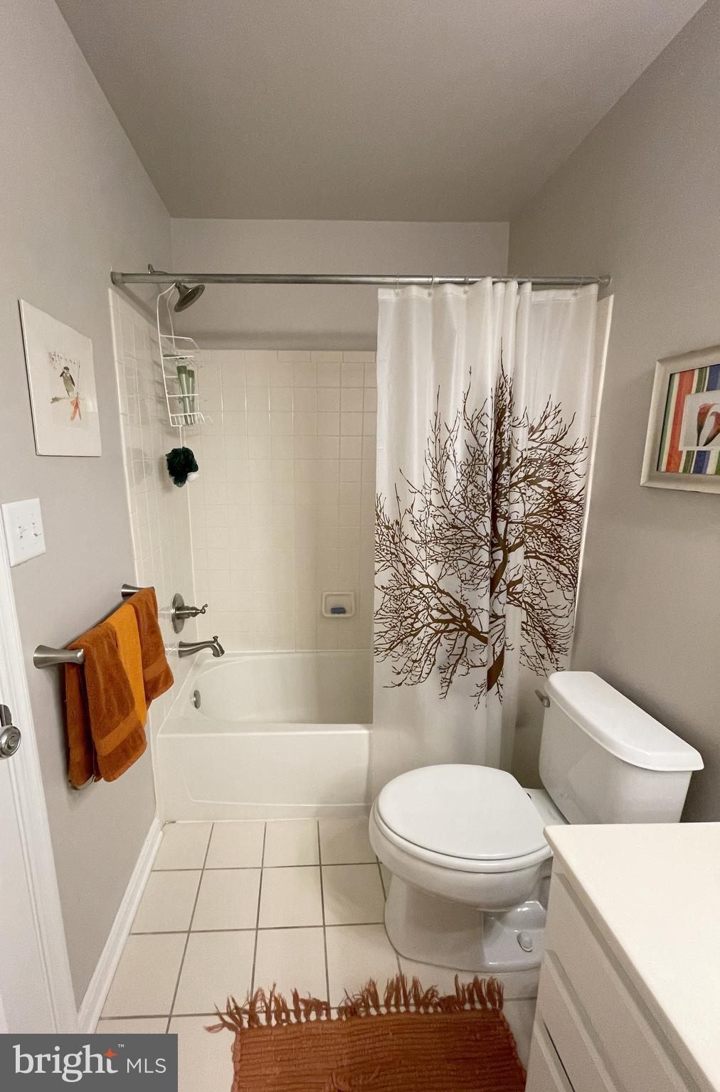 OLD TOWN GREENS - Residential Lease