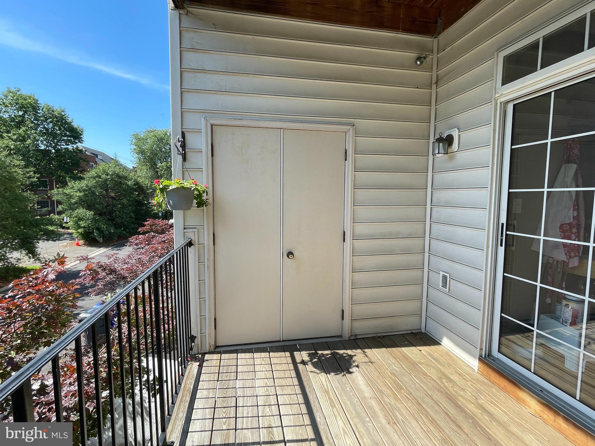 OLD TOWN GREENS - Residential Lease