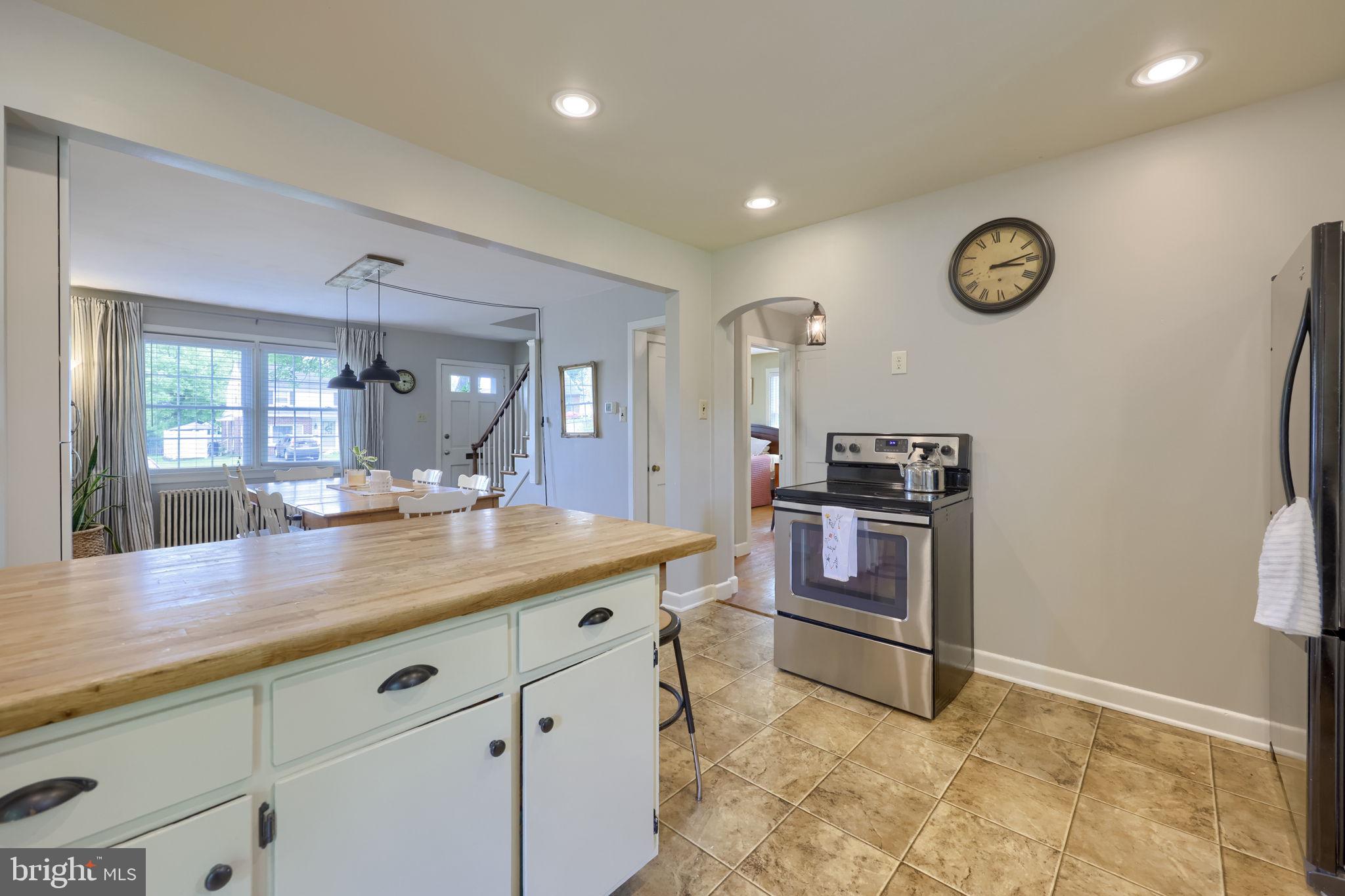 2033 MANOR RIDGE DRIVE