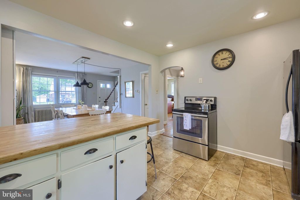 Photo of 2033 Manor Ridge Drive, LANCASTER, PA 17603 (MLS # PALA2087664)