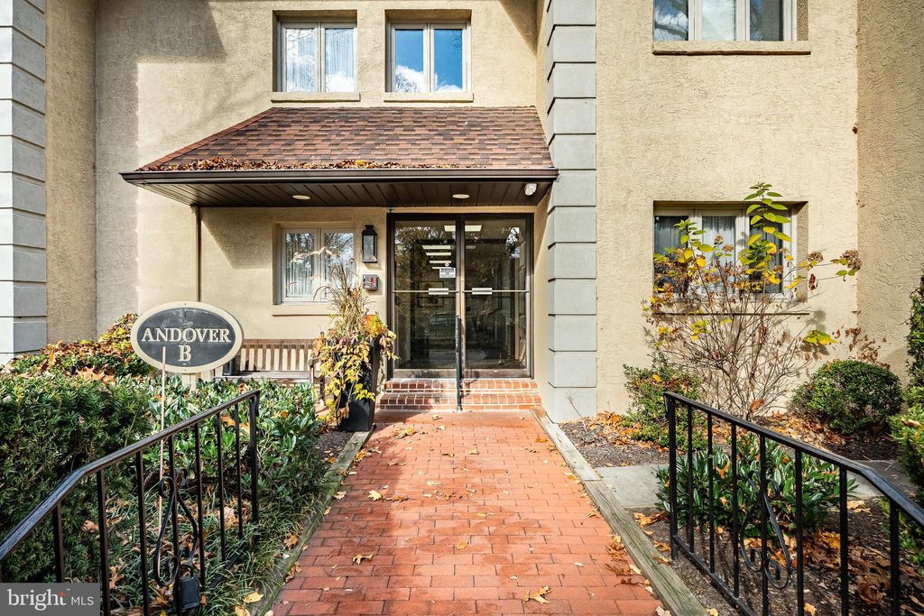 Photo of 307 - B B000 Summit Drive #B, BRYN MAWR, PA 19010 (MLS # PADE2103406)