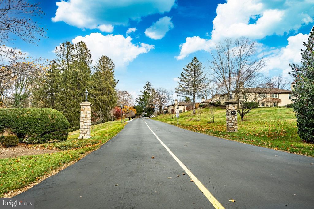 Photo of 307 - B B000 Summit Drive #B, BRYN MAWR, PA 19010 (MLS # PADE2103406)