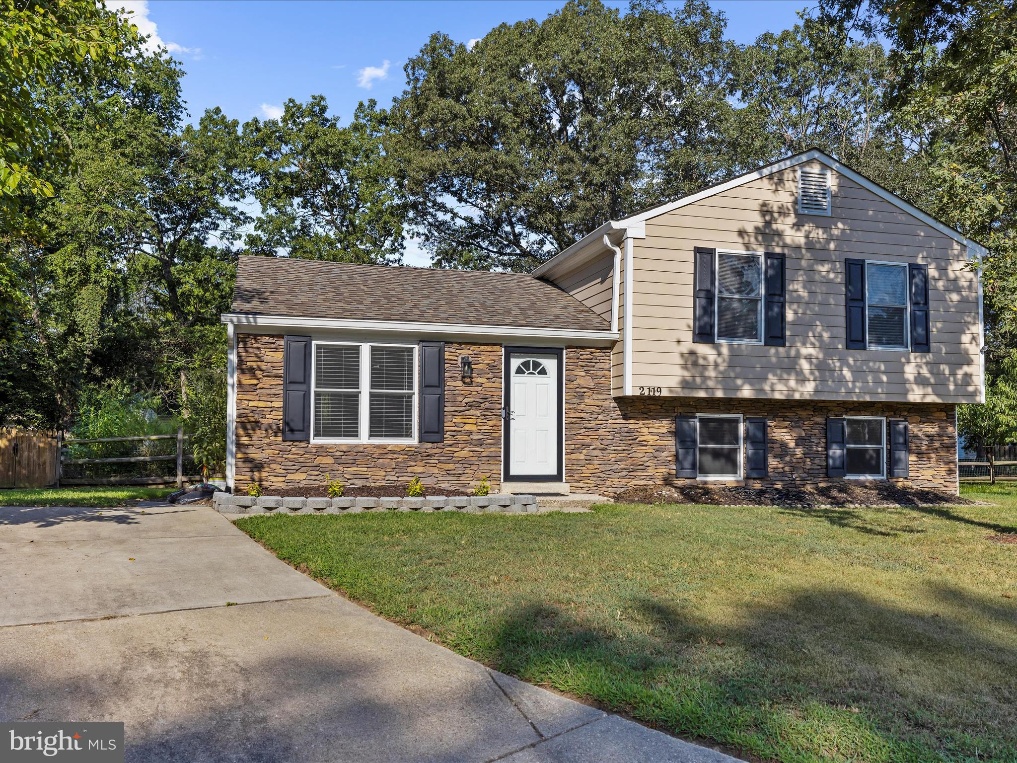 2119 GIBBONS COURT