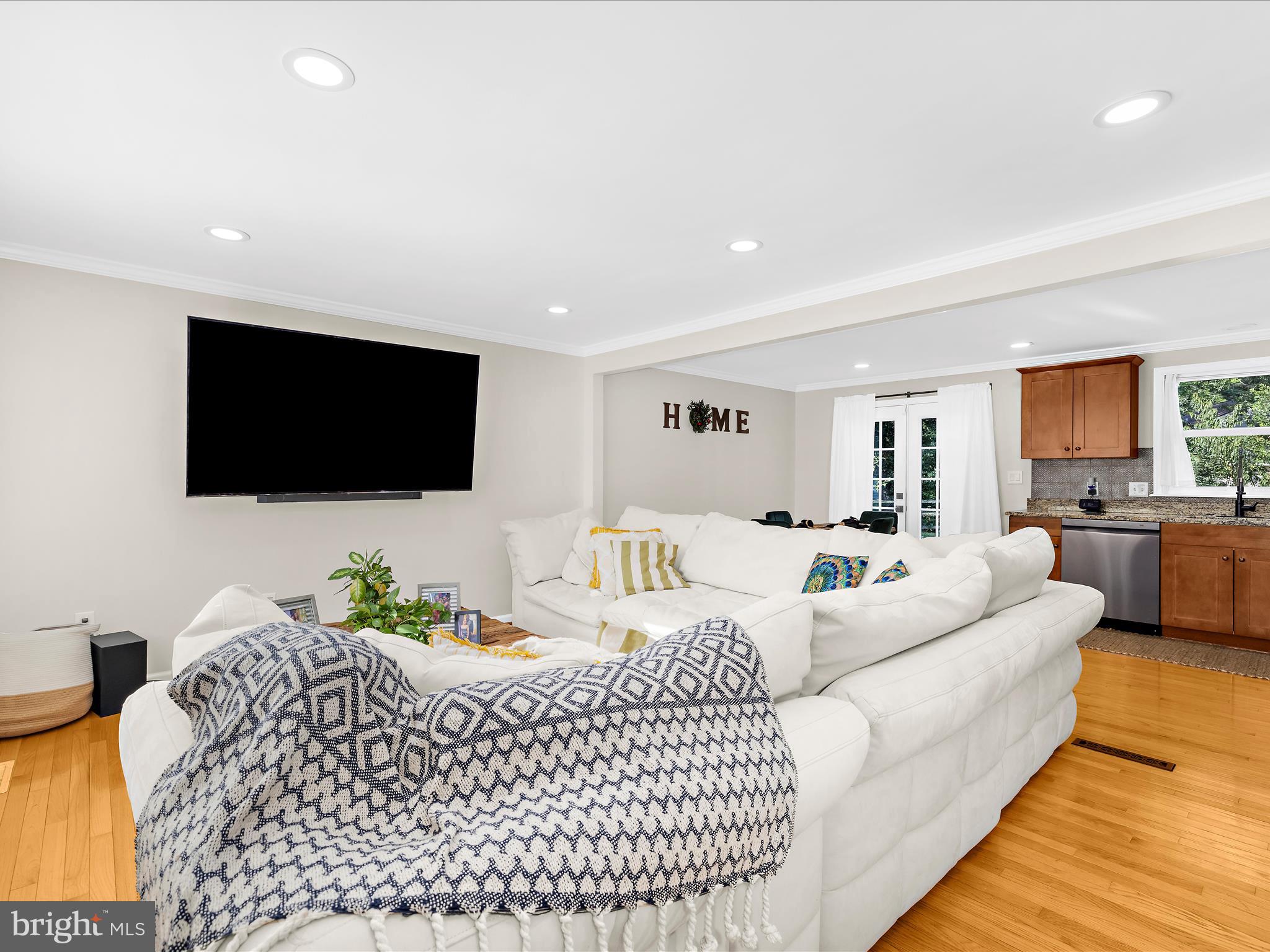 2119 GIBBONS COURT