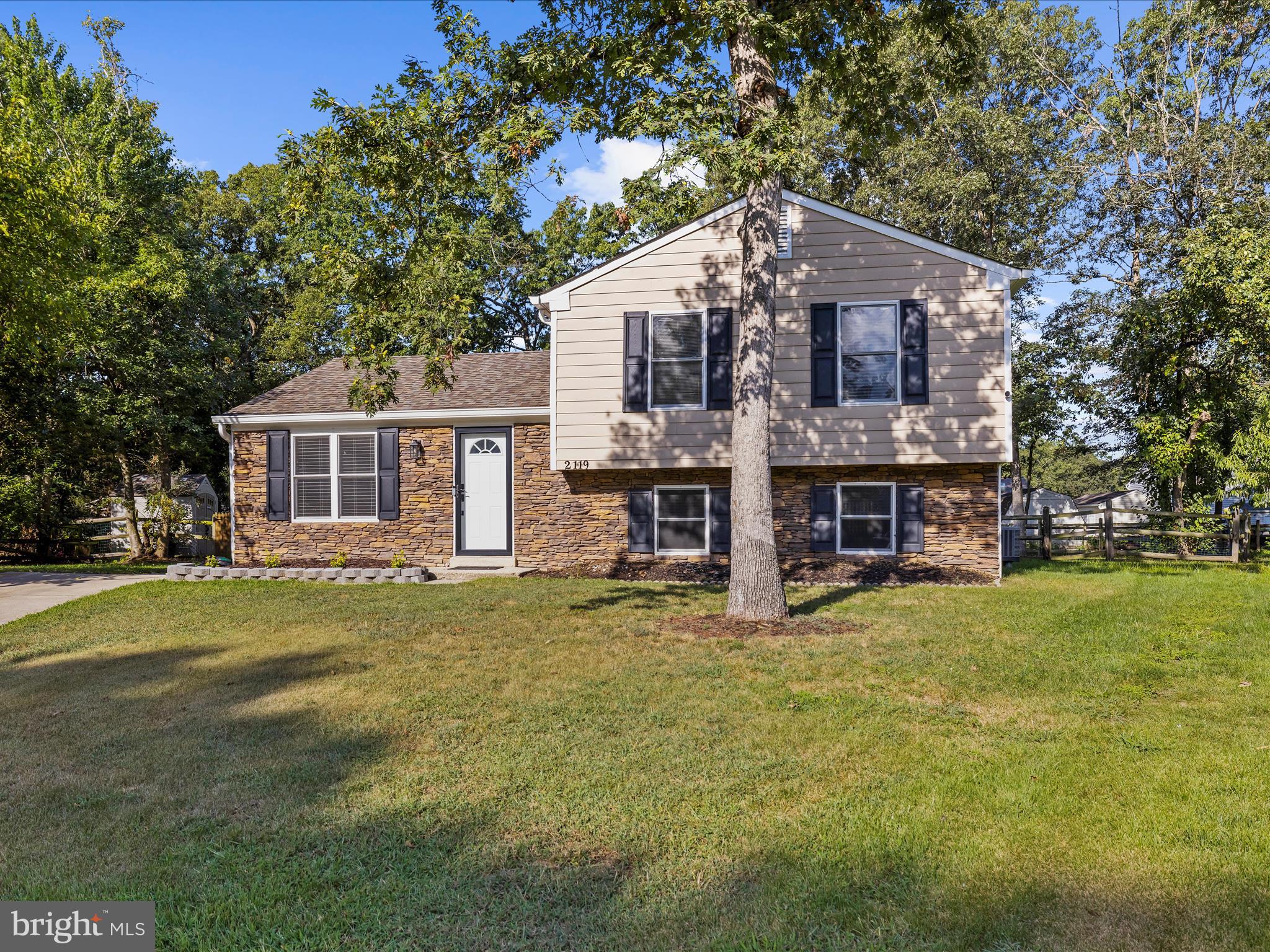 2119 GIBBONS COURT