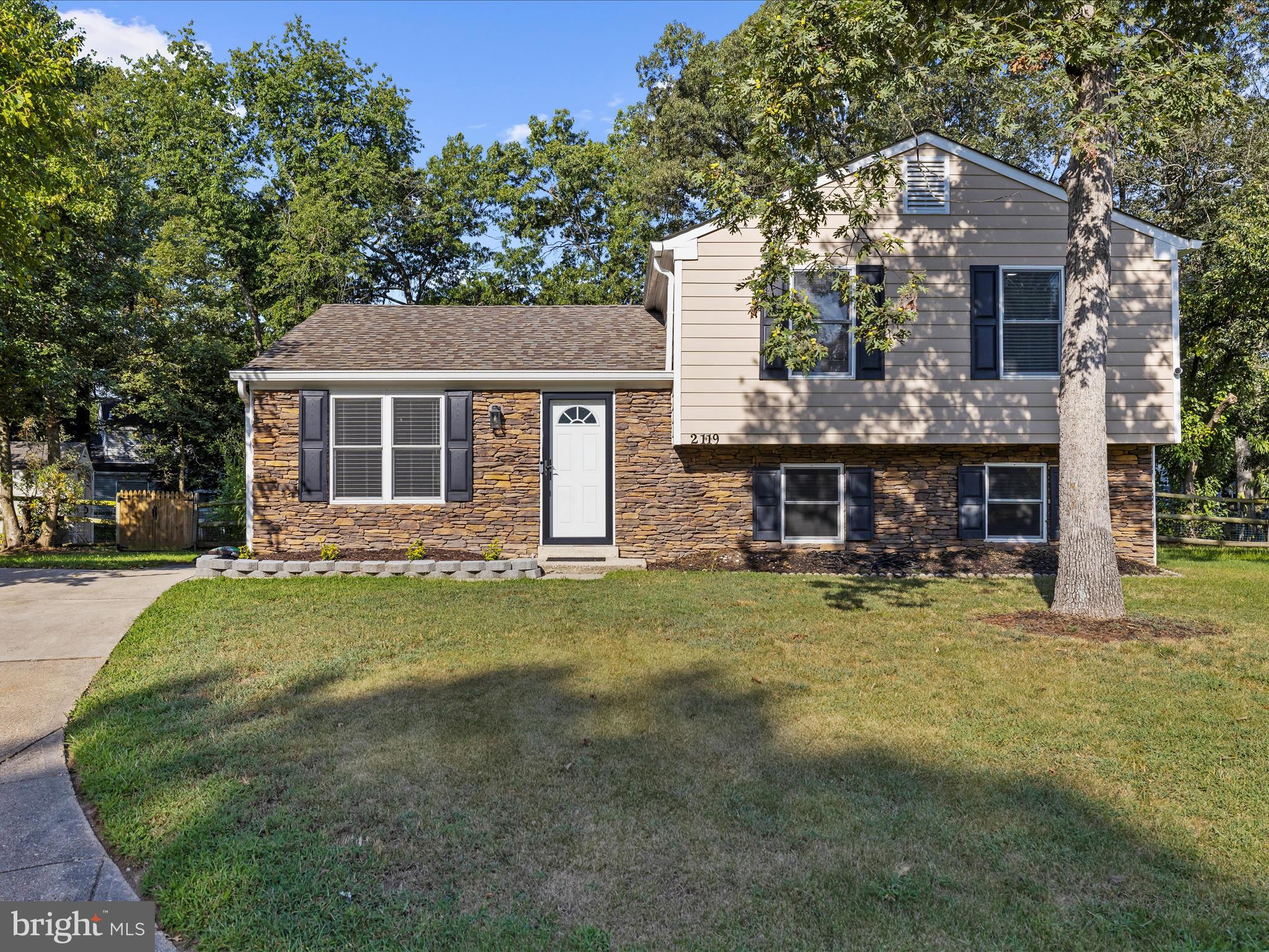 2119 GIBBONS COURT