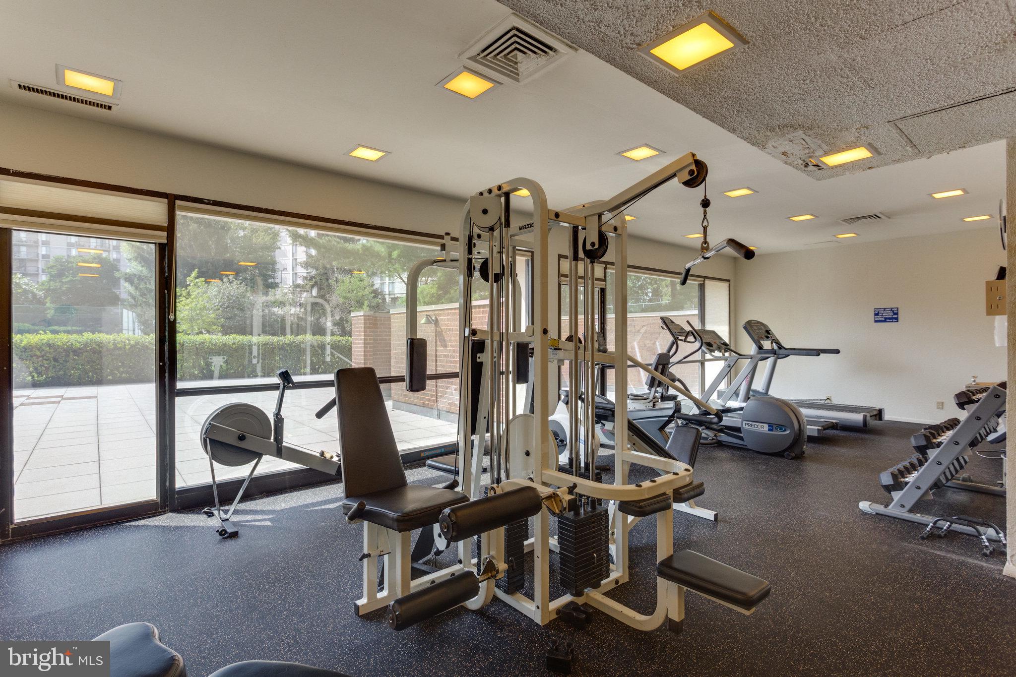 MCLEAN HOUSE NORTH - Residential