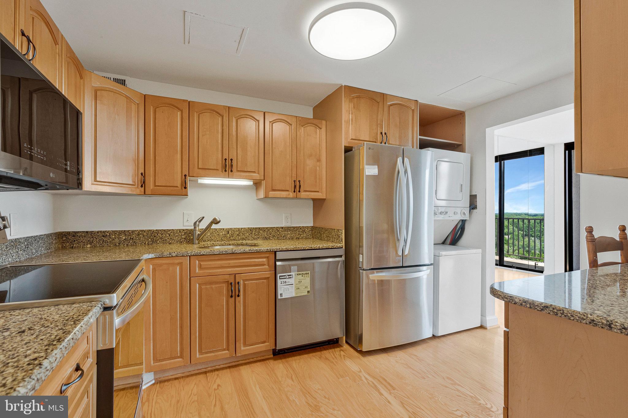 MCLEAN HOUSE NORTH - Residential