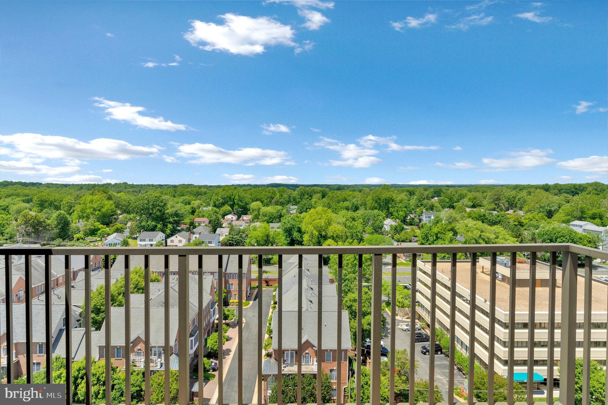 MCLEAN HOUSE NORTH - Residential