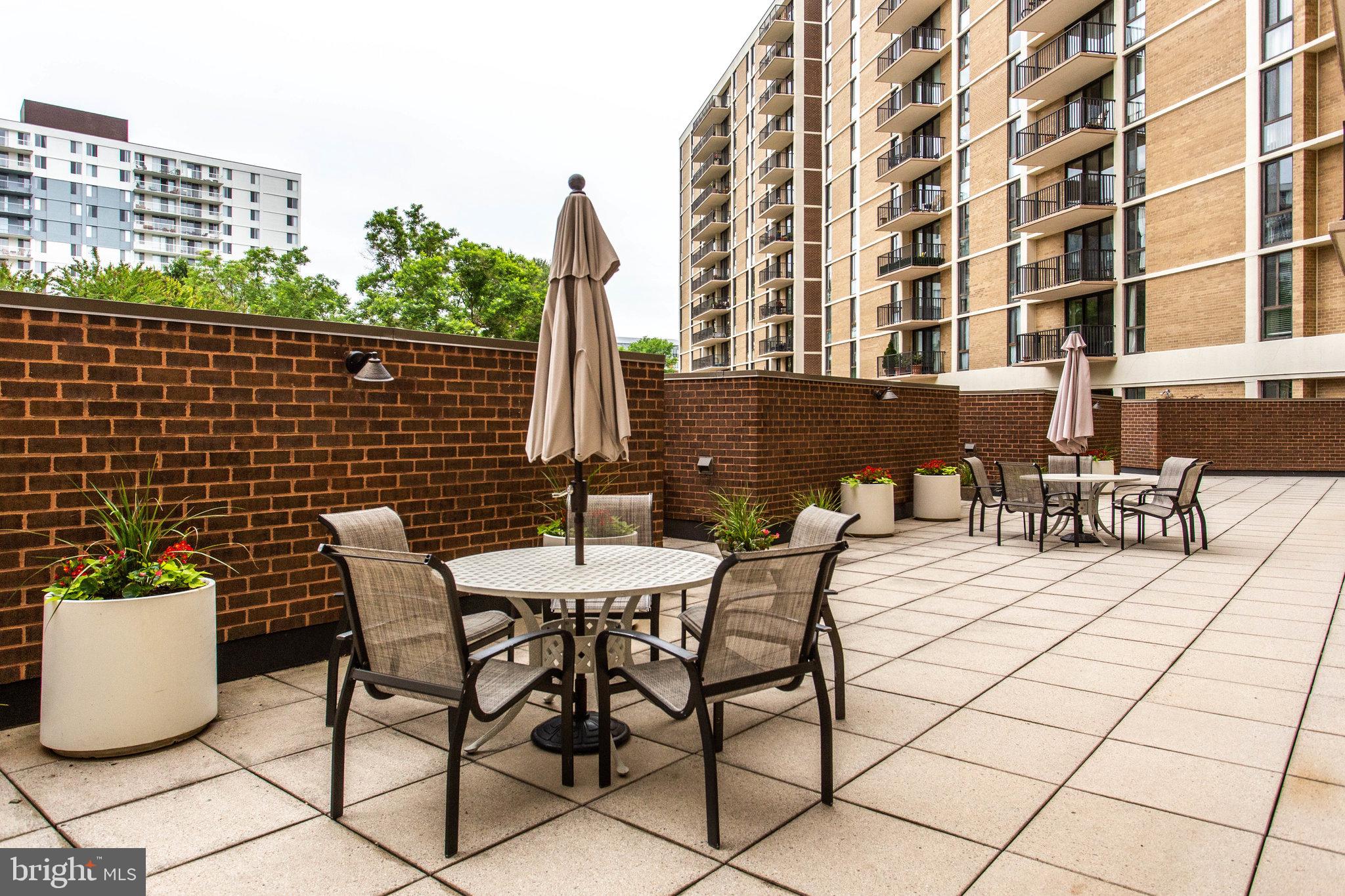 MCLEAN HOUSE NORTH - Residential