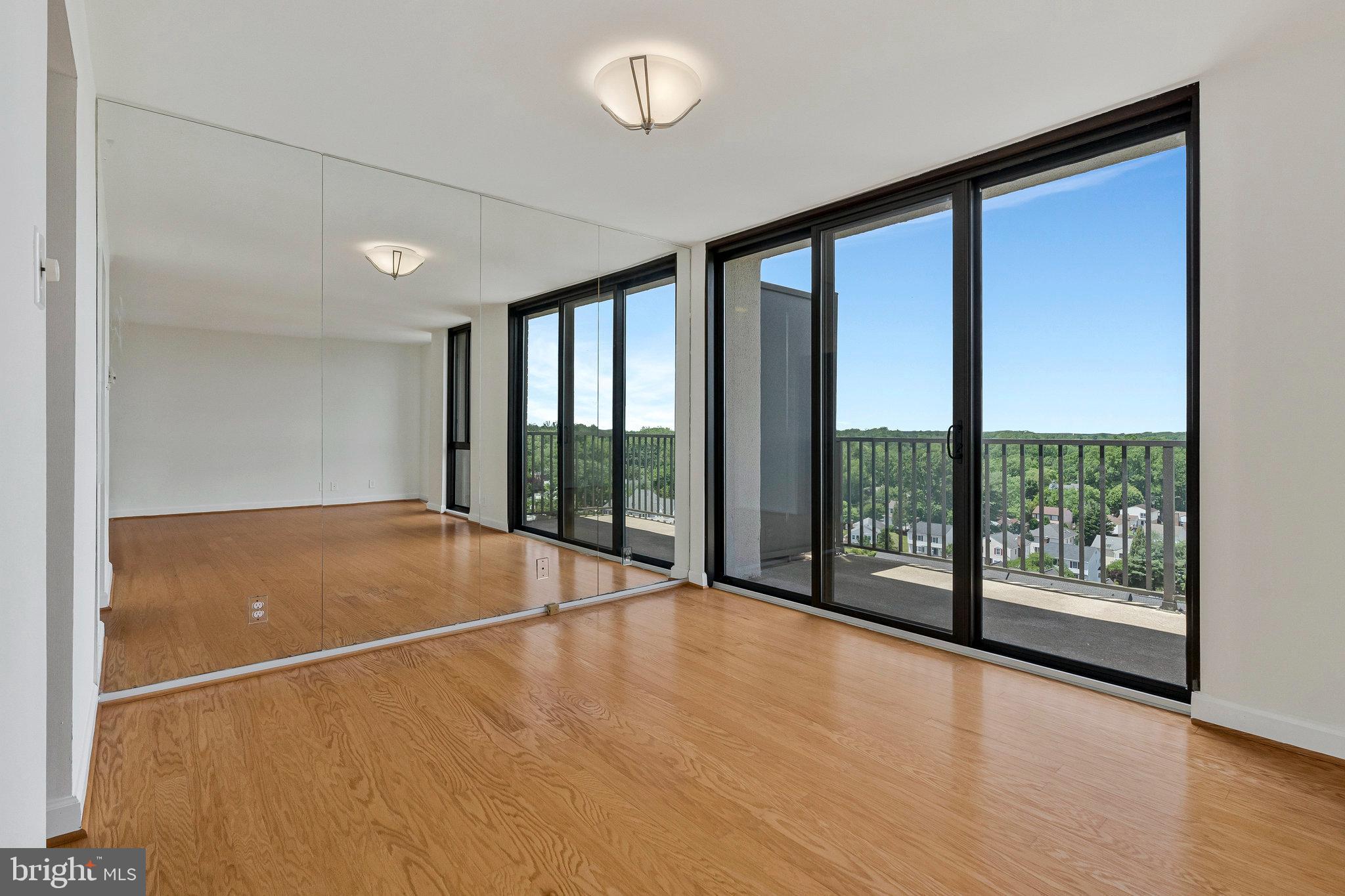 MCLEAN HOUSE NORTH - Residential