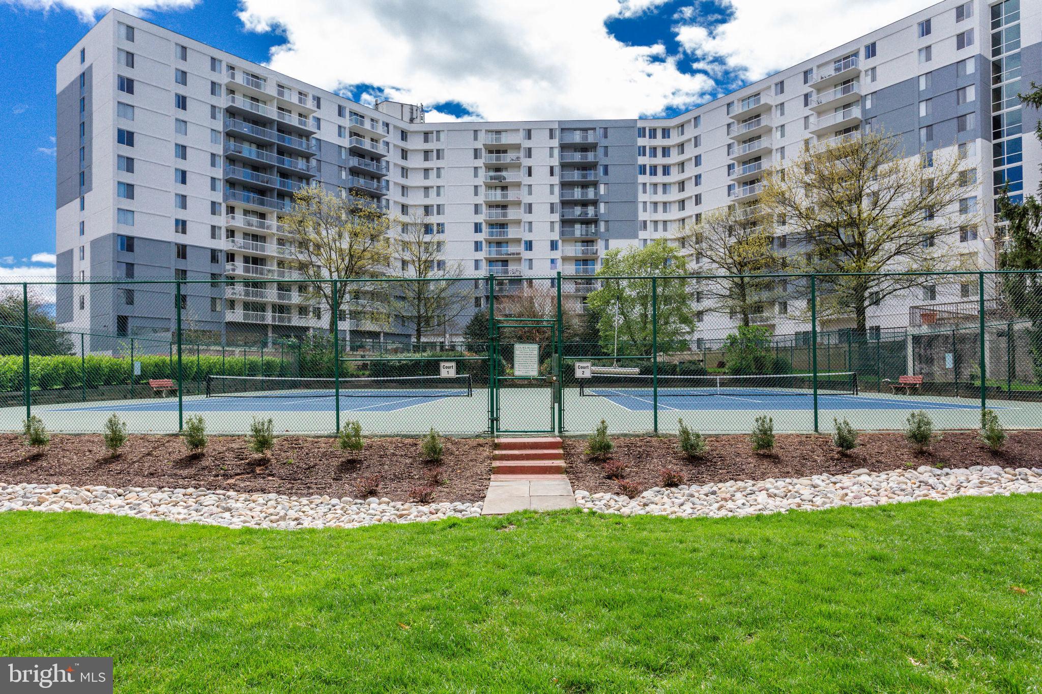 MCLEAN HOUSE NORTH - Residential