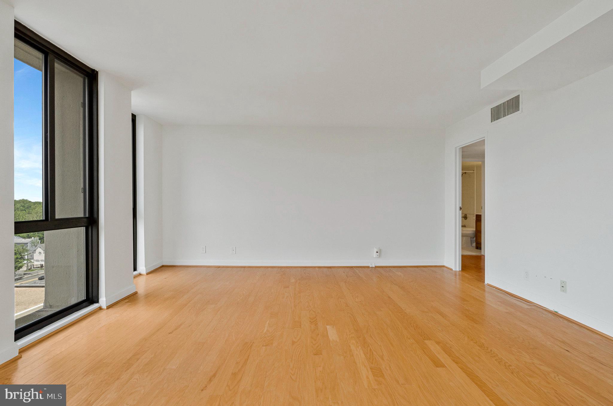 MCLEAN HOUSE NORTH - Residential