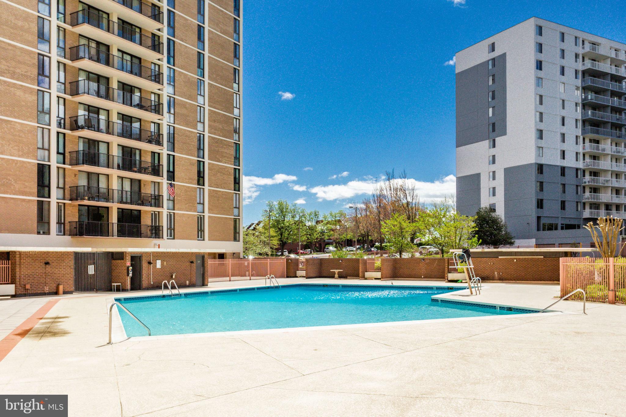 MCLEAN HOUSE NORTH - Residential