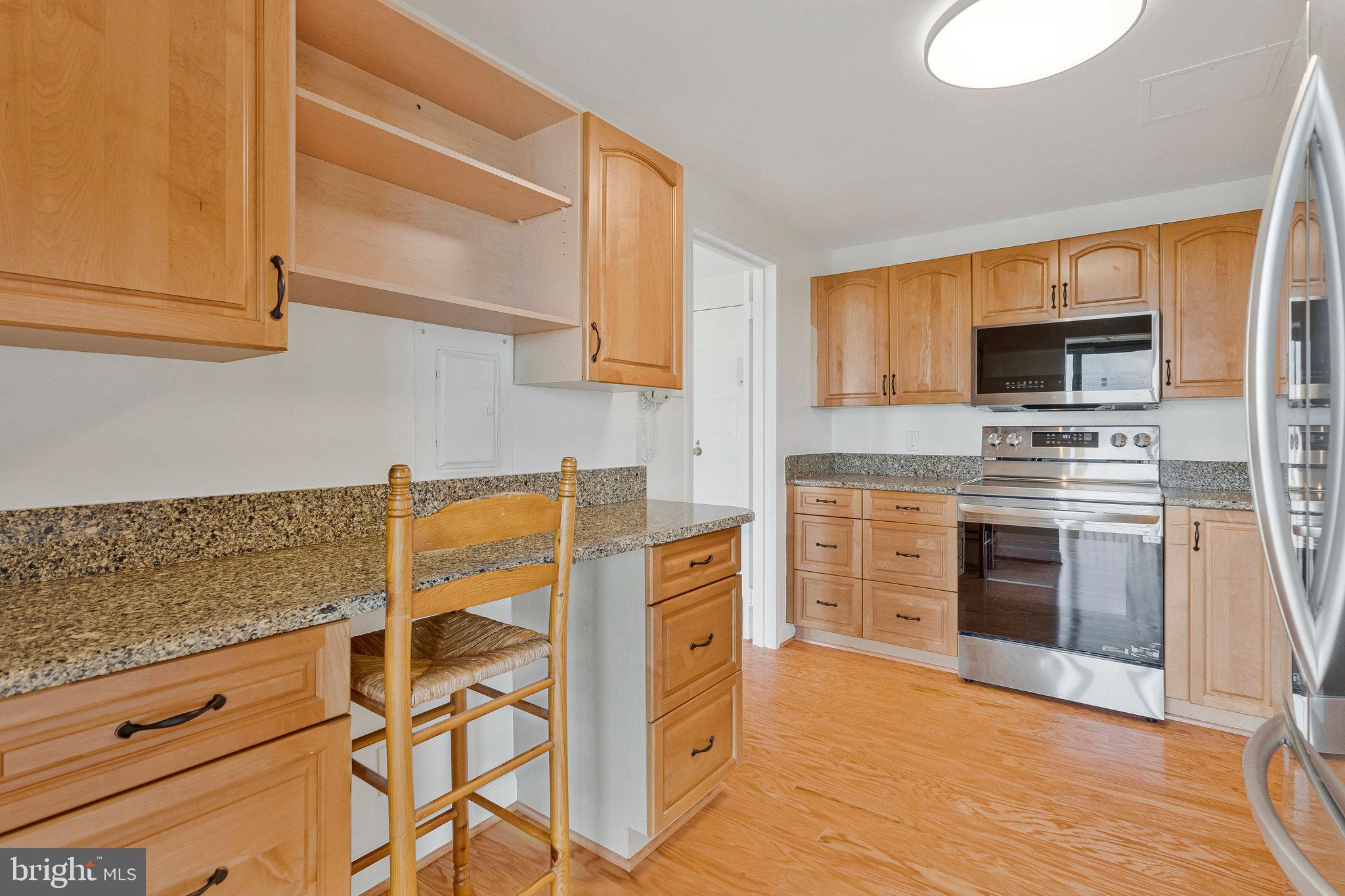 MCLEAN HOUSE NORTH - Residential