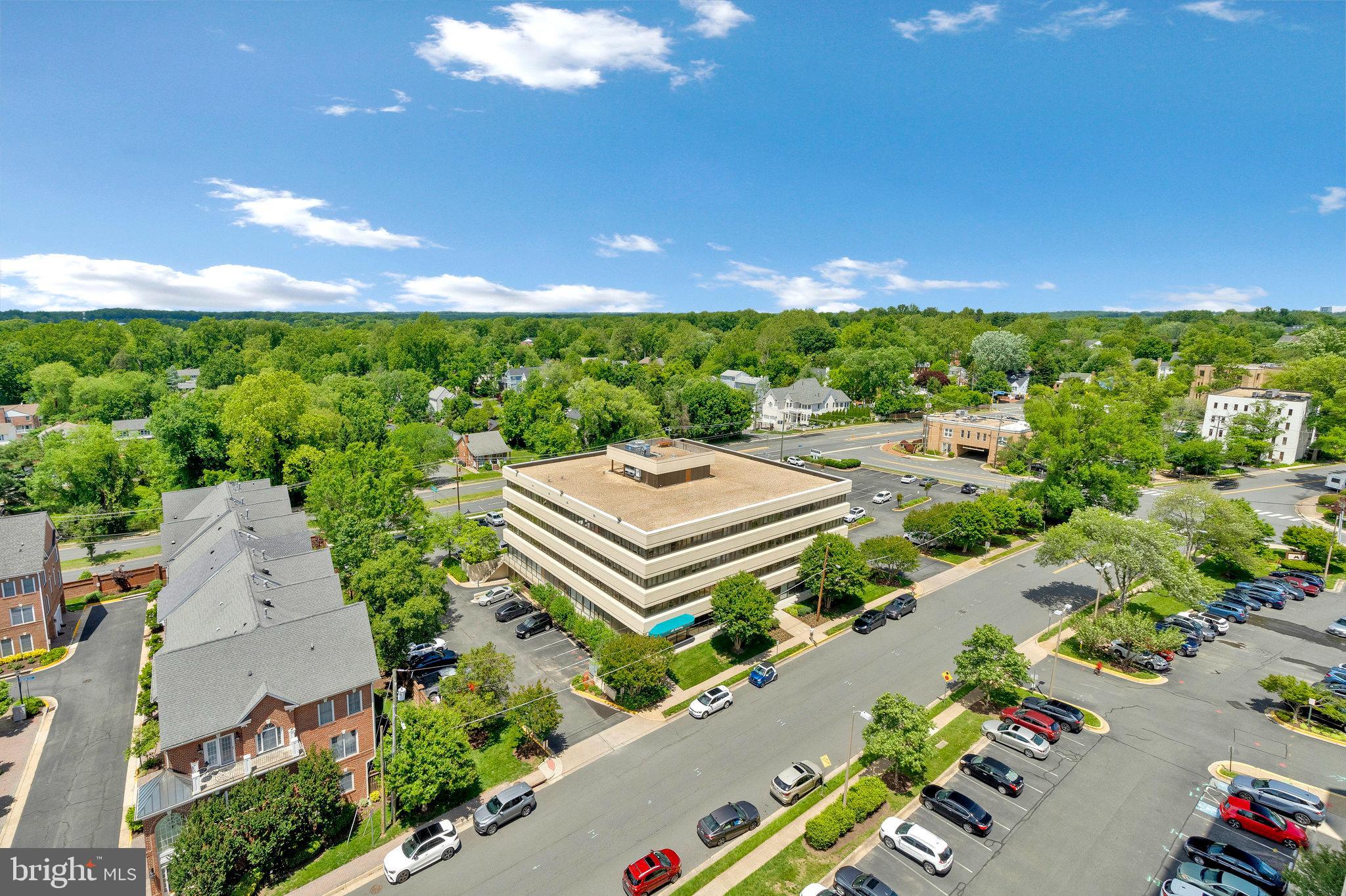 MCLEAN HOUSE NORTH - Residential