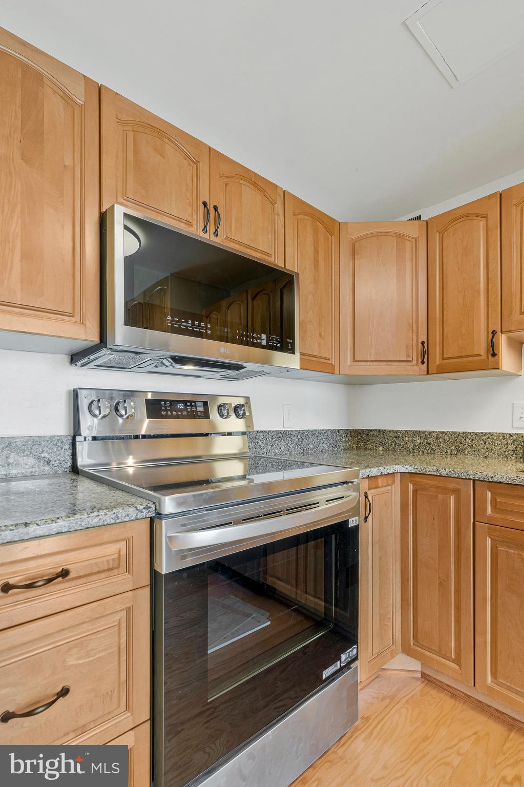 MCLEAN HOUSE NORTH - Residential