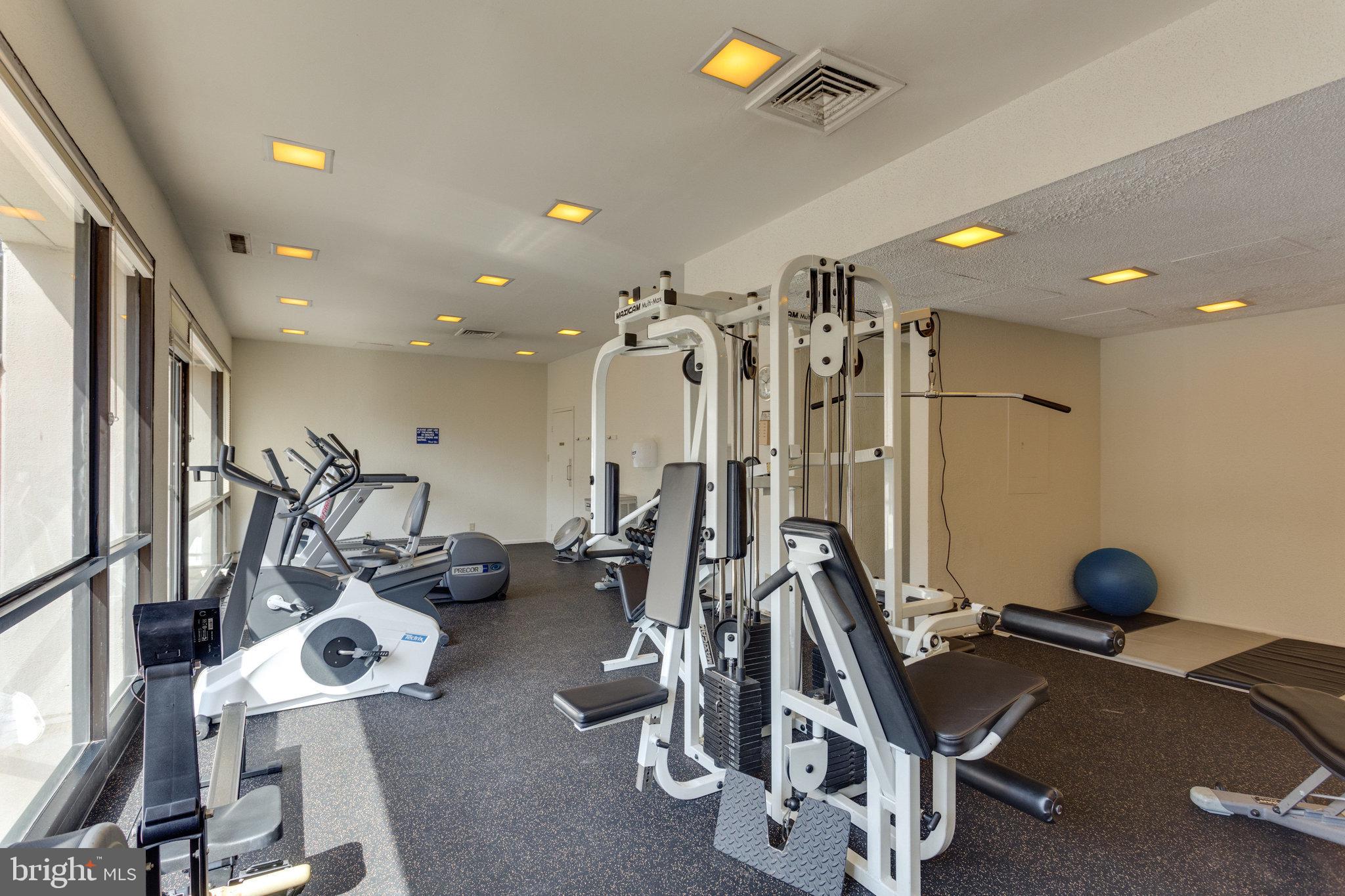 MCLEAN HOUSE NORTH - Residential