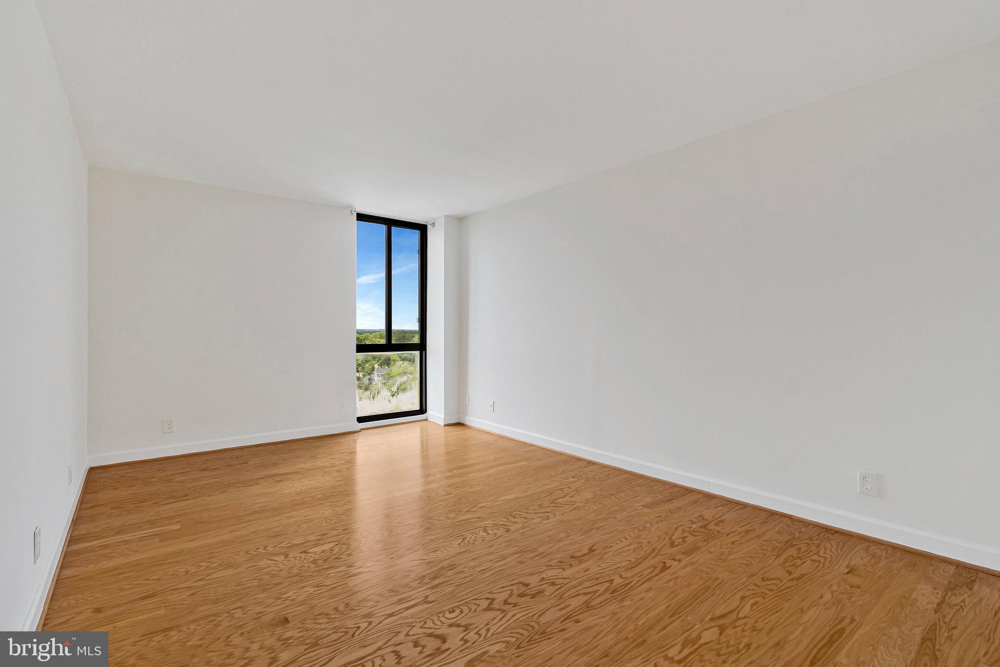 MCLEAN HOUSE NORTH - Residential