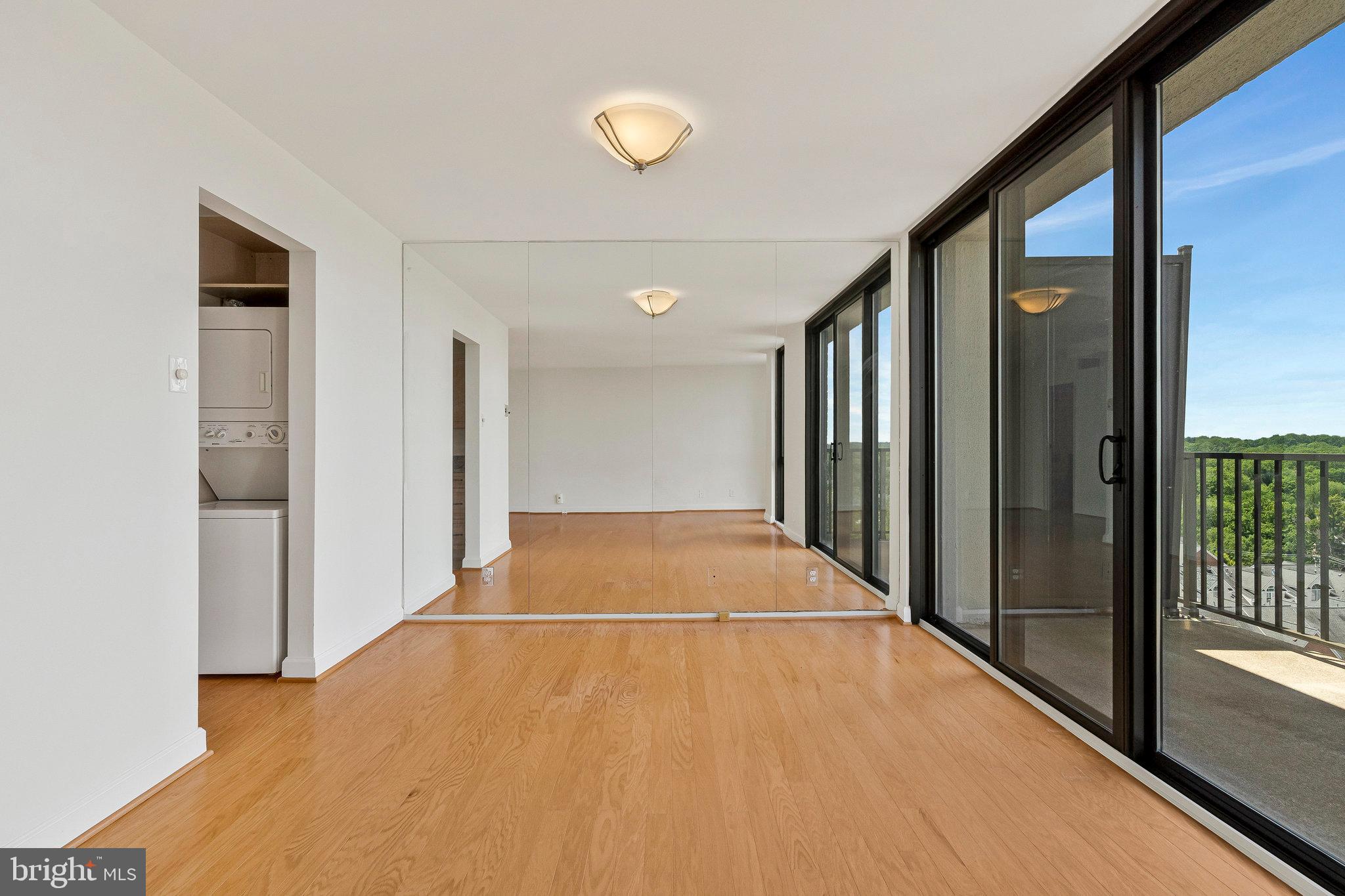 MCLEAN HOUSE NORTH - Residential