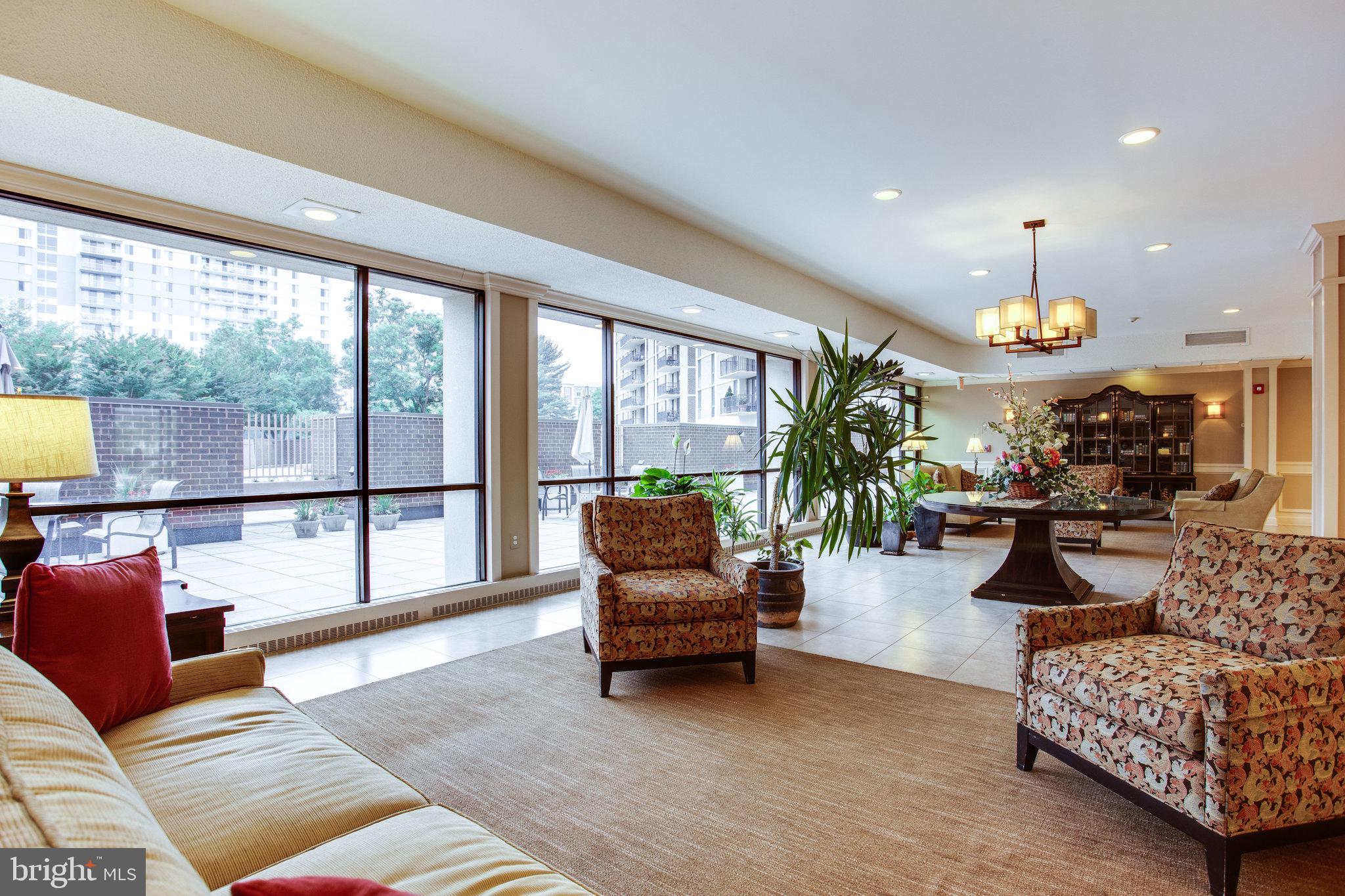 MCLEAN HOUSE NORTH - Residential