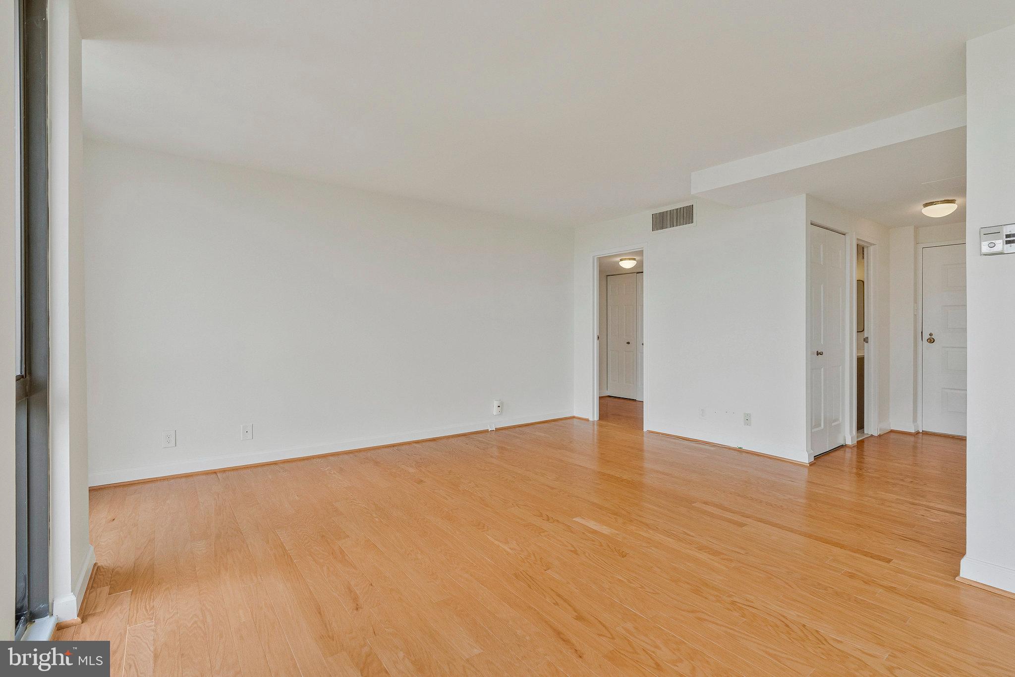 MCLEAN HOUSE NORTH - Residential