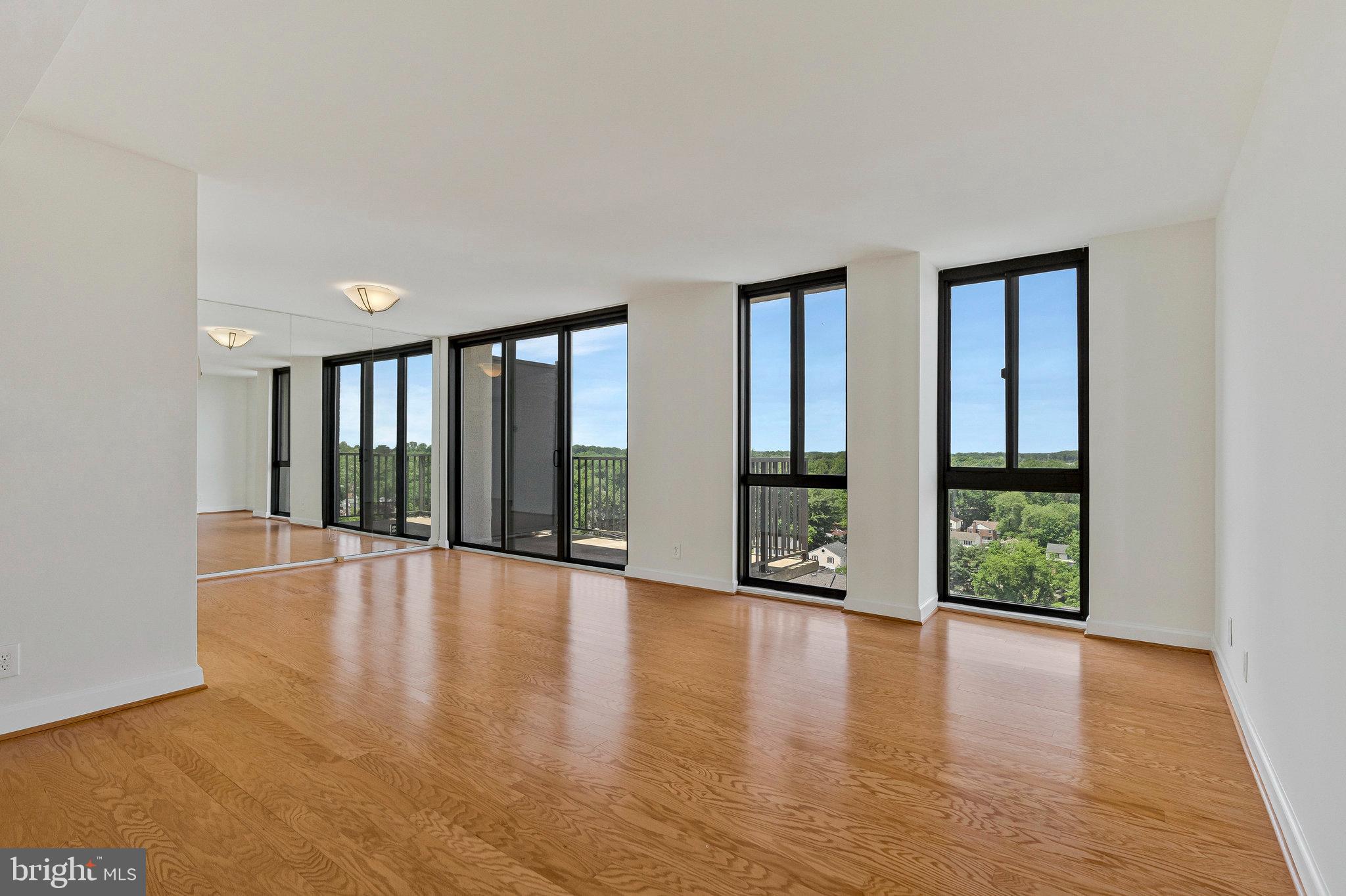 MCLEAN HOUSE NORTH - Residential