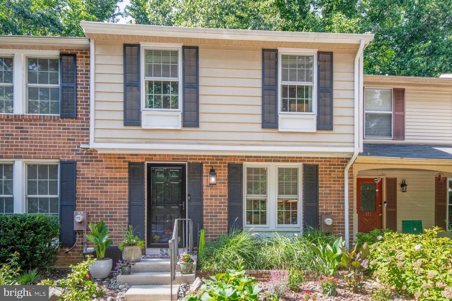 521 OAKMONT COURT