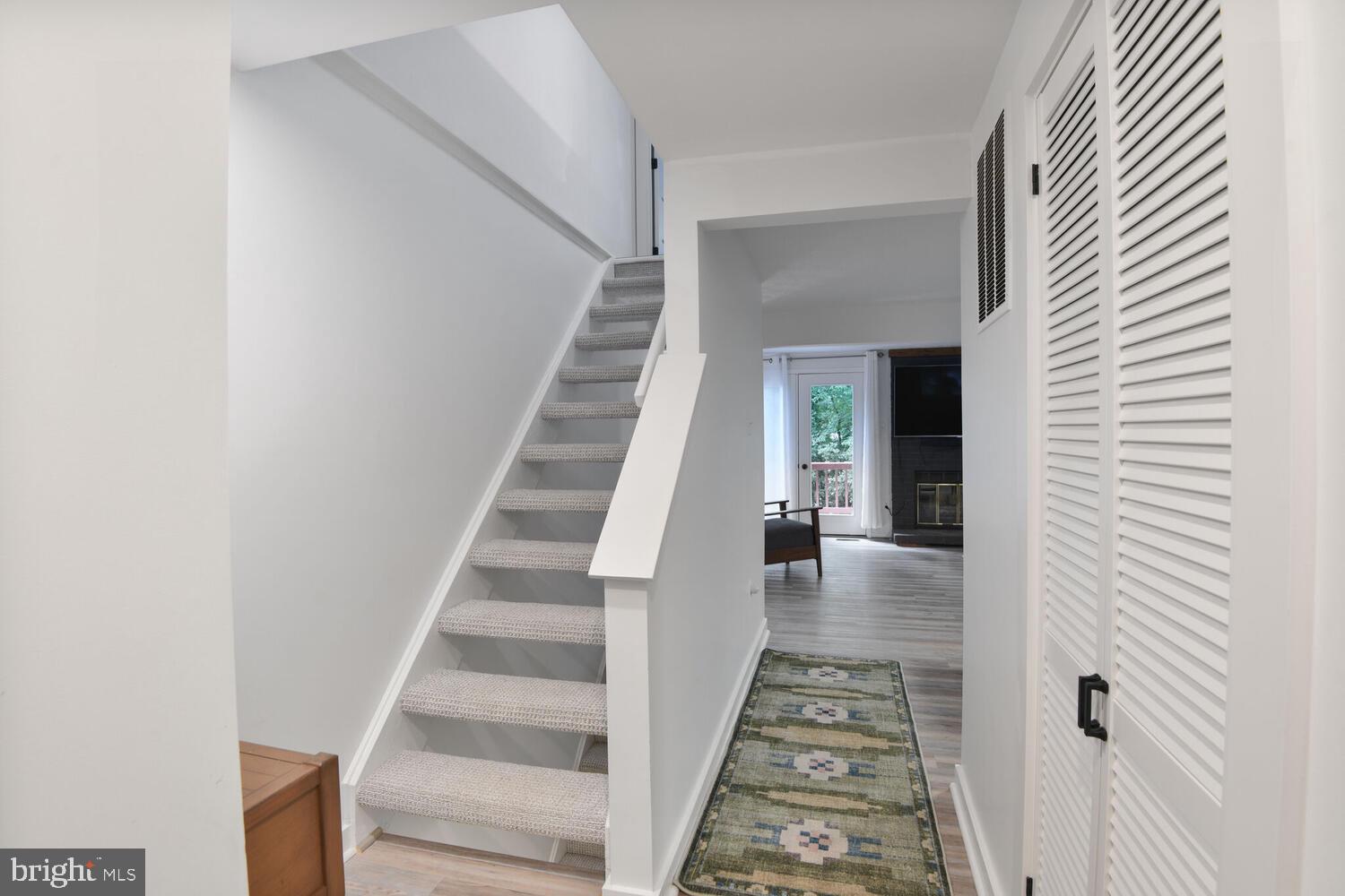 521 OAKMONT COURT