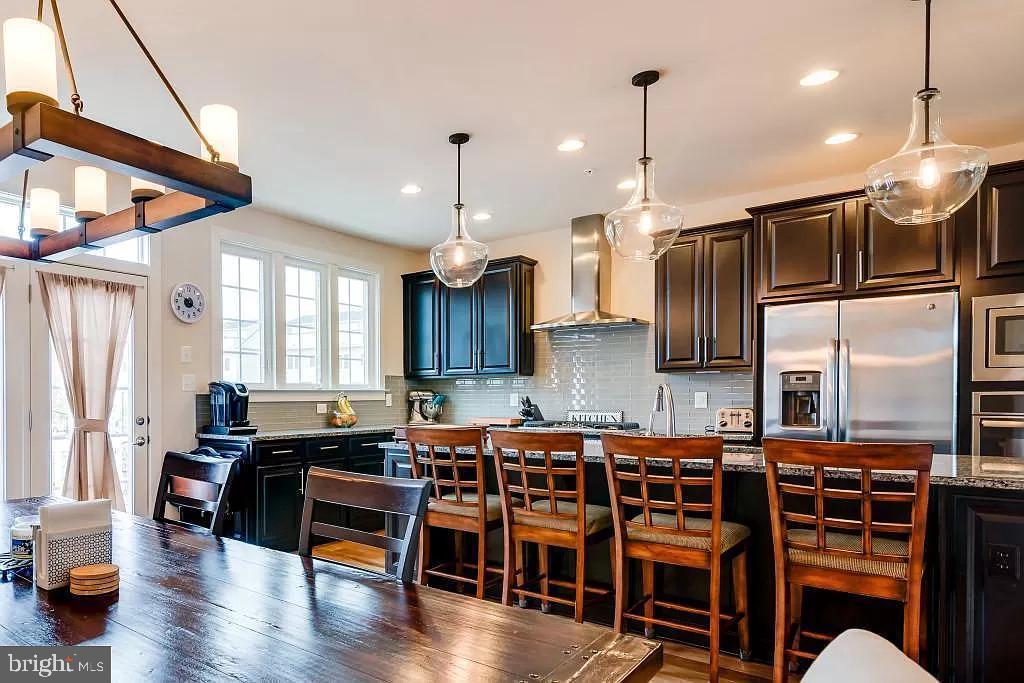 DISCOVERY SQUARE - Residential Lease