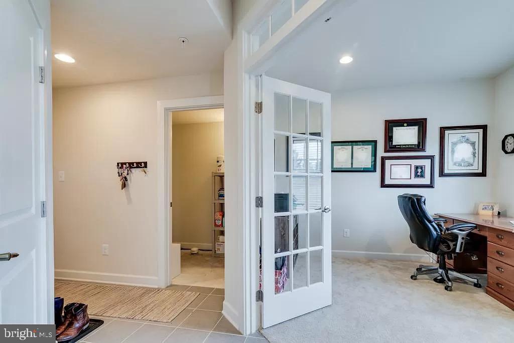 DISCOVERY SQUARE - Residential Lease