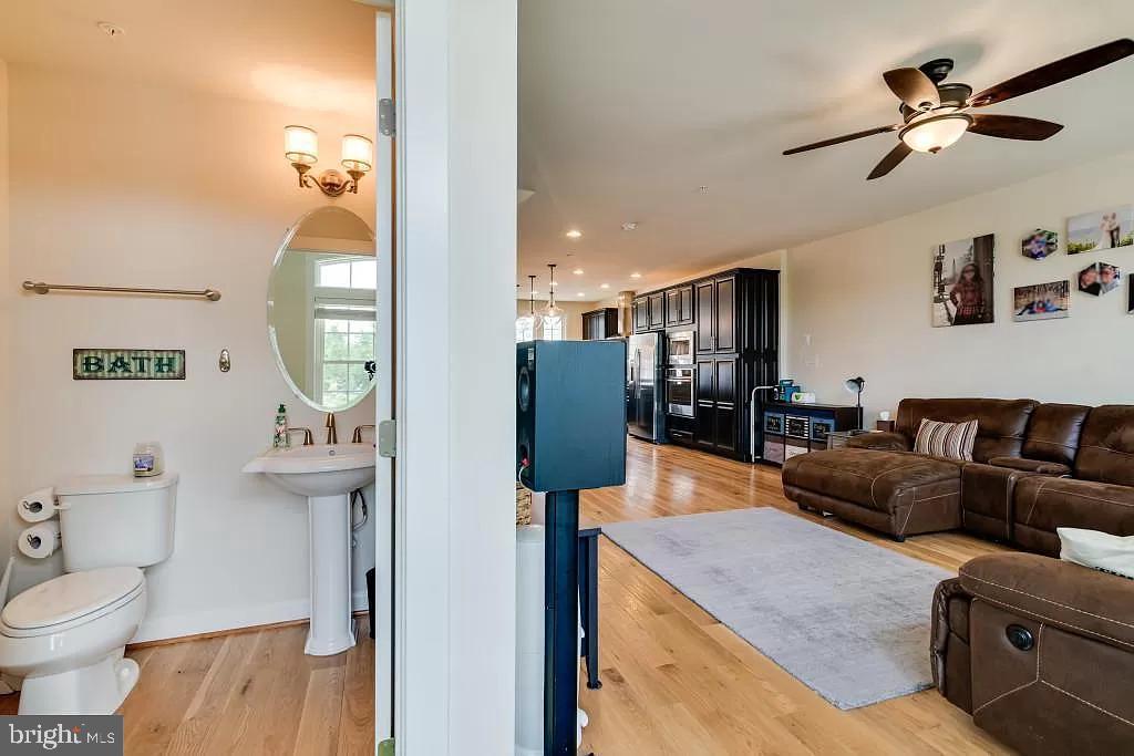 DISCOVERY SQUARE - Residential Lease