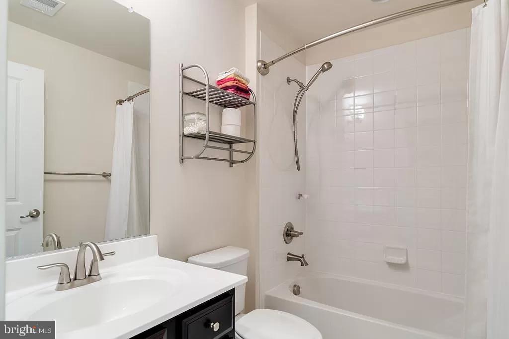 DISCOVERY SQUARE - Residential Lease