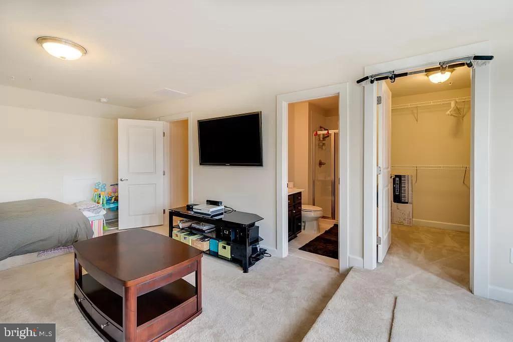 DISCOVERY SQUARE - Residential Lease