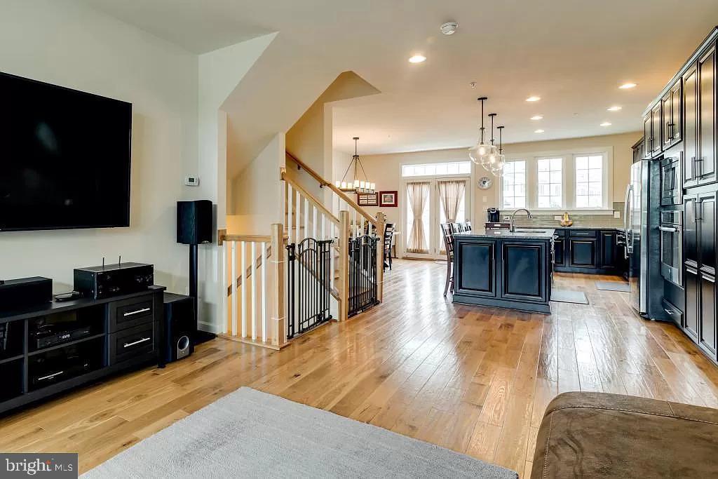 DISCOVERY SQUARE - Residential Lease