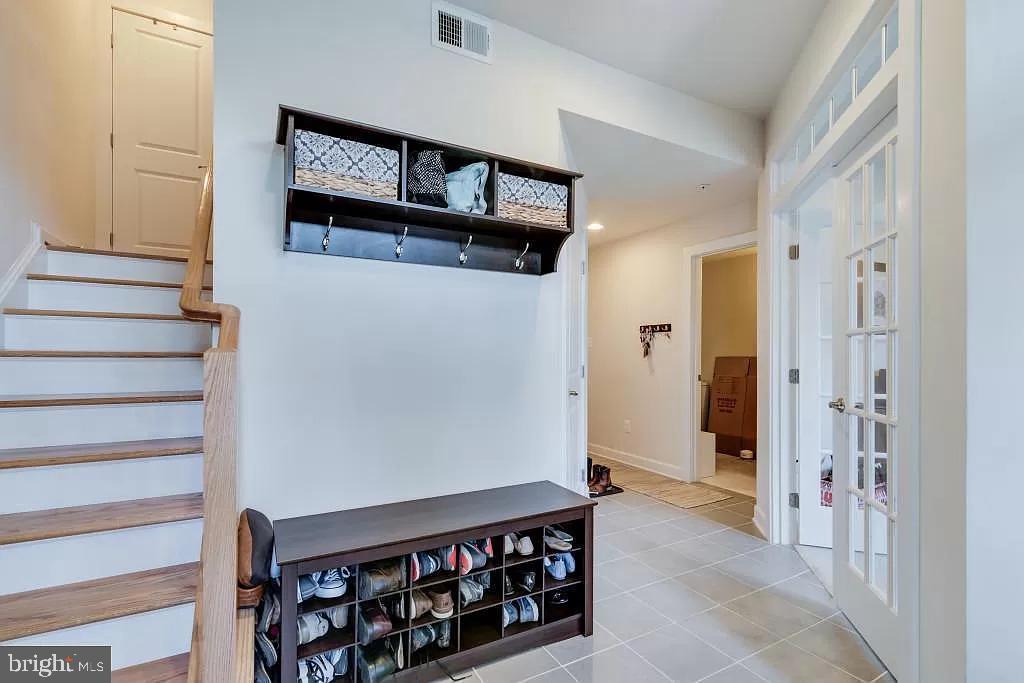 DISCOVERY SQUARE - Residential Lease