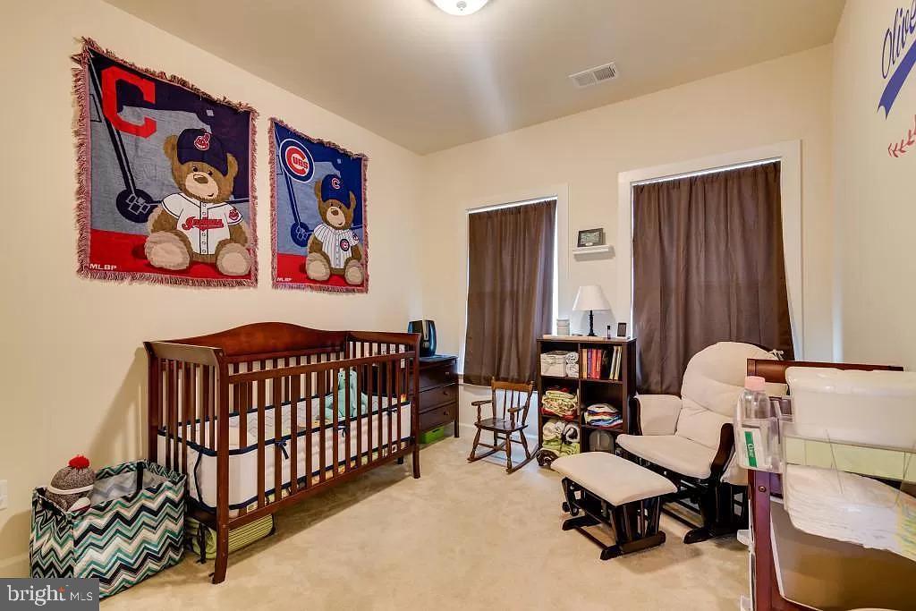 DISCOVERY SQUARE - Residential Lease