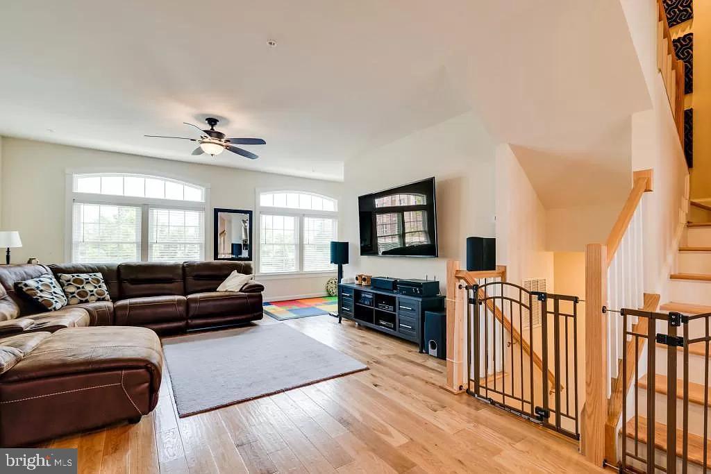 DISCOVERY SQUARE - Residential Lease