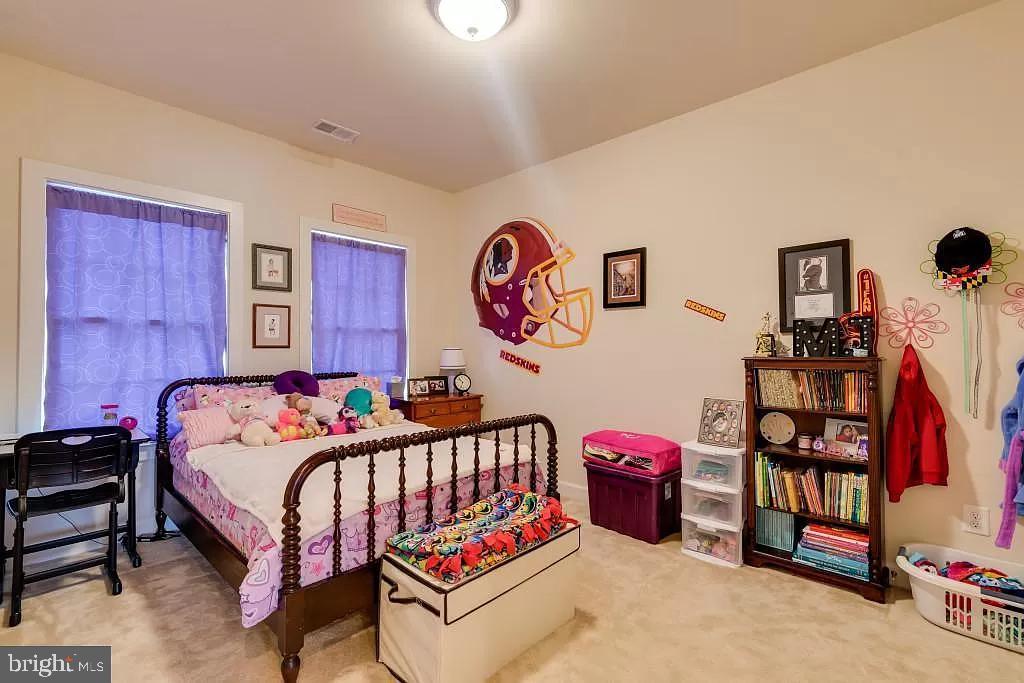 DISCOVERY SQUARE - Residential Lease