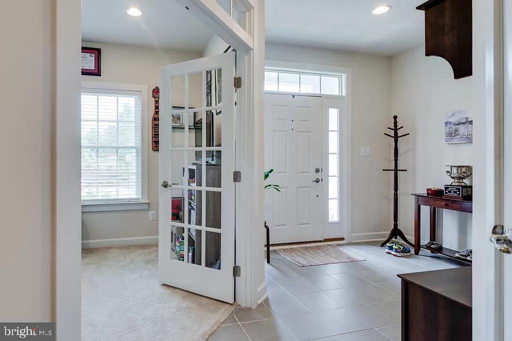 DISCOVERY SQUARE - Residential Lease