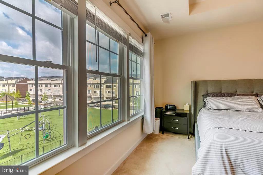 DISCOVERY SQUARE - Residential Lease