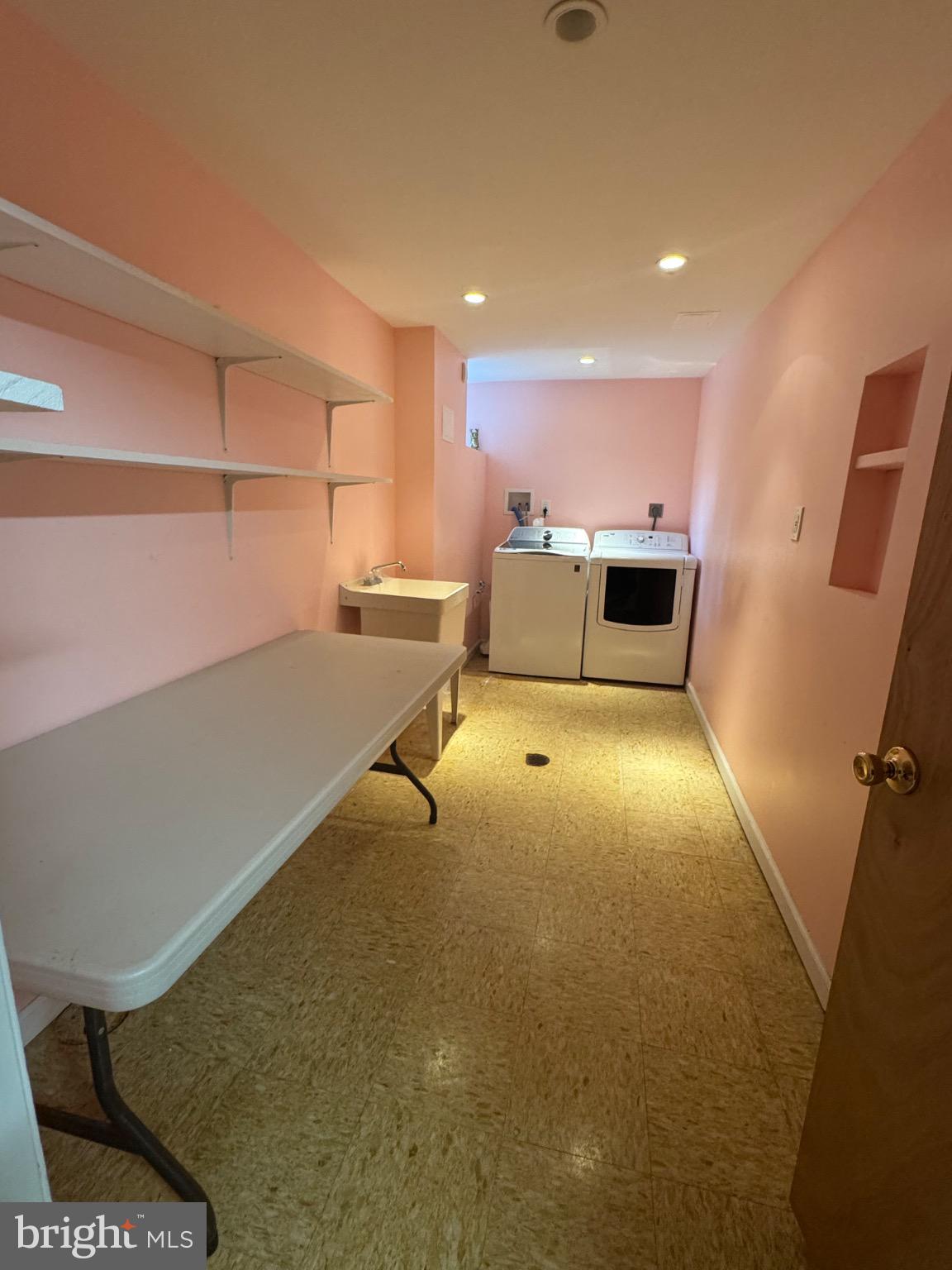 KENWOOD PARK - Residential Lease