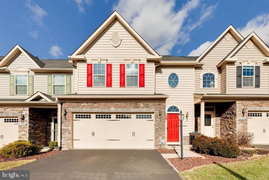 ***Bigger unit - around 200 sq.ft extra then other near by sold properties. Great price.***
 Get ready to fall in love with this rarely available, extended, “Griffin Hall” villa located in the heart of Aldie. Upon stepping inside, the high ceilings and rich, wide-plank, distressed hardwood floors welcome you. Once through the foyer, you enter the gourmet kitchen that offers upgraded stainless steel appliances, an undermount sink, built-in microwave, granite countertops, pantry, and tons of counterspace/storage. The open concept “great room” (13.5x26.6) provides for a large area for dining and seating which is appealing for both quality time at home or an amazing space for entertaining. The large floor to ceiling, stone, center fireplace is the focal point of the main level that absolutely draws you in. Through the architectural archway off the “great room,” the very generous primary bedroom (13.1x16.0) is perfectly positioned with views of the mature growth in the rear yard and provides direct access to the private, owner’s bath. The owner’s bath is smartly appointed with upgraded tile, a soaking tub, separate shower, separate water closet, dual sinks with back-saver/dove tailed cabinets, granite, and oil rubbed light fixtures/and faucets. The primary walk-in closet is impressive and found through the owner’s bath. The main floor is made complete with a discrete hall powder room and functional laundry room (upgraded side by side washer/dryer with pedestals!) off the two-car garage. Upstairs you will find more open concept living with a large loft area that is open to the main level. There are two additional secondary bedrooms that share a hall bath and a flex room that can be used as a den/office/gym/additional storage/crafting/etc. If that was not enough, the backyard is your oasis. Private and peaceful – the rear custom patio is a great place to enjoy your morning coffee or afternoon sun. Other mentionable features include: ceiling fans/extensive crown molding/meticulously maintained/neighborhood amenities/great school pyramid/tons of local entertainment and commuting options (Loudoun Commuter Bus/Ashburn Metro nearby).