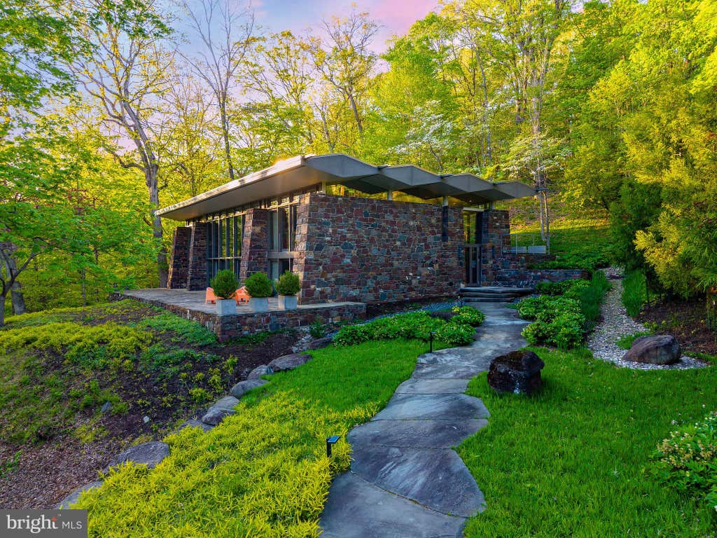 Photo of 372 Brownsburg Road, NEWTOWN, PA 18940 (MLS # PABU2117086)
